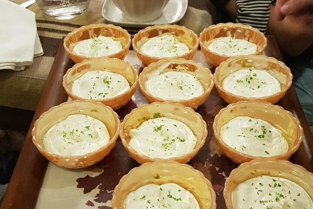 bakki af wonton-bollum með osti og dilantro