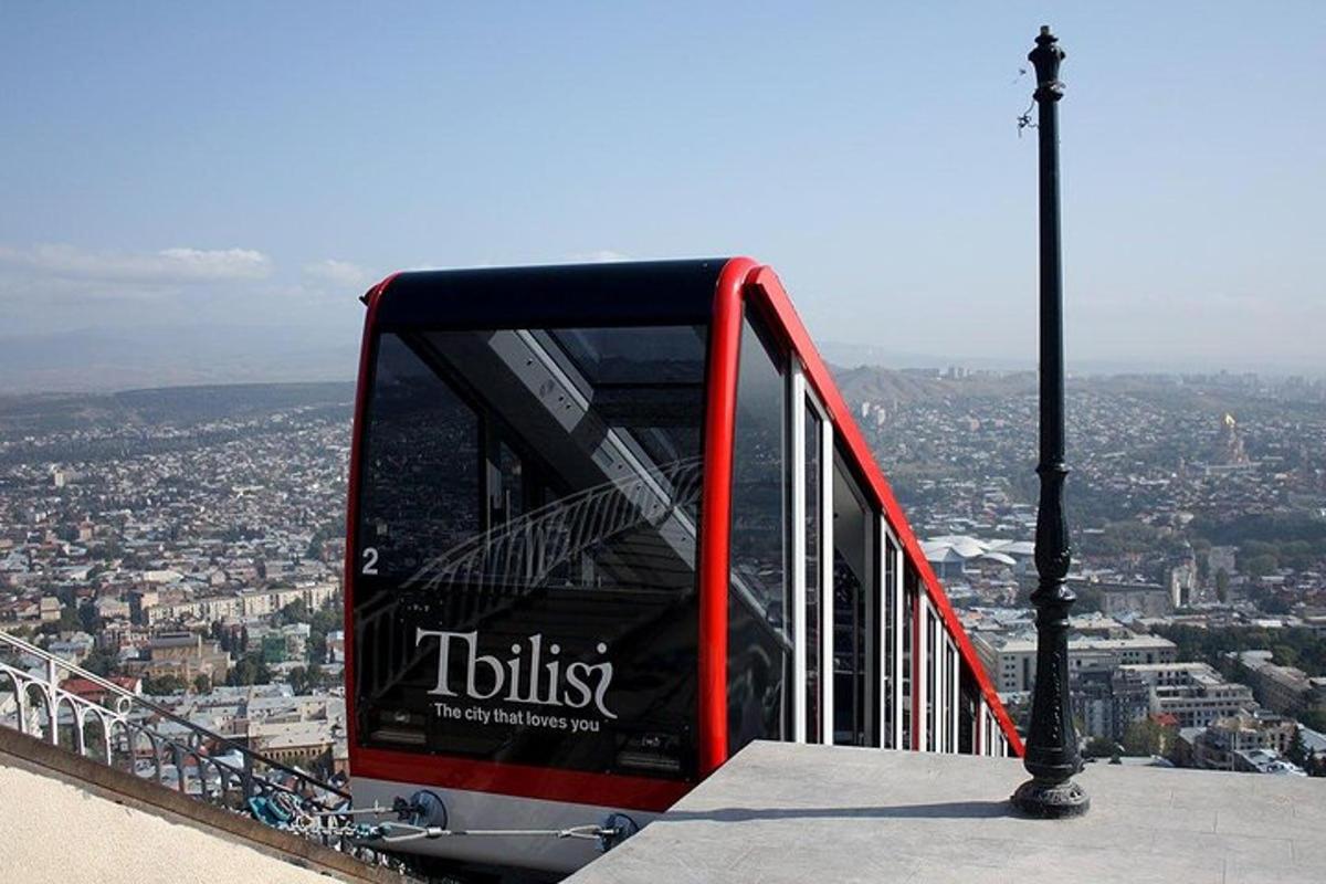 dvokatni autobus na vrhu grada