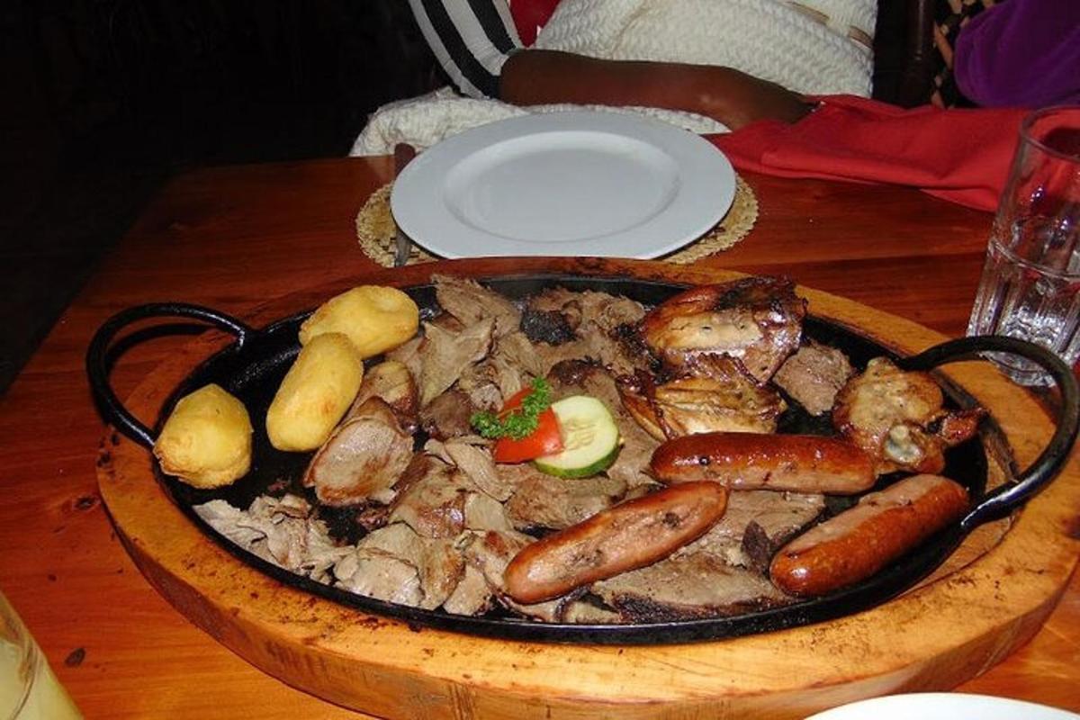 diskur af mat á tréborði