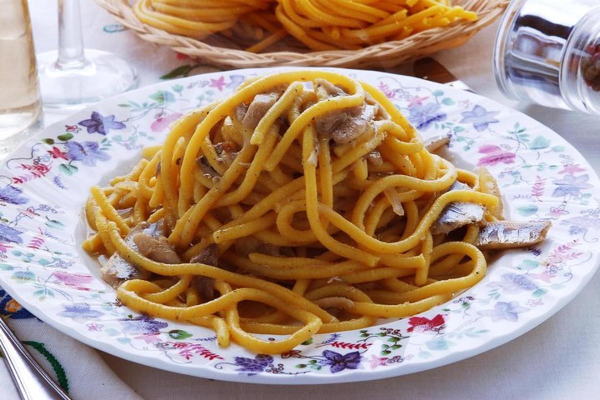 a plate of spaghetti on a table