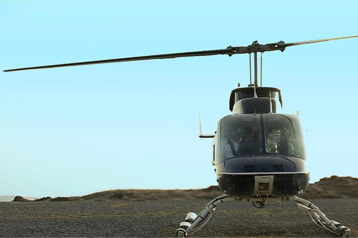 helikopter on pargitud põllule