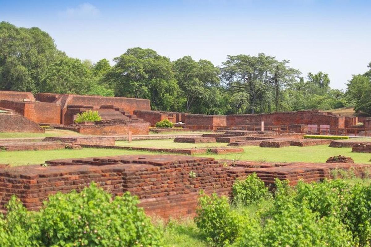une vue des ruines d'un ancien bâtiment