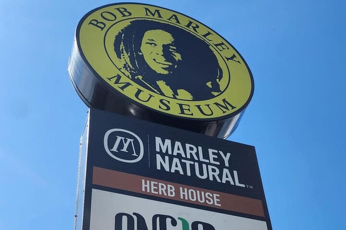 un semn pentru casa eroului național Marley