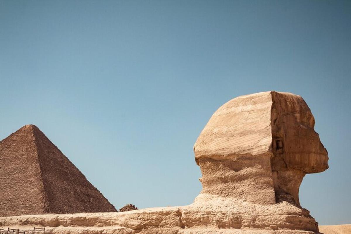 an image of the sphinx and the pyramid