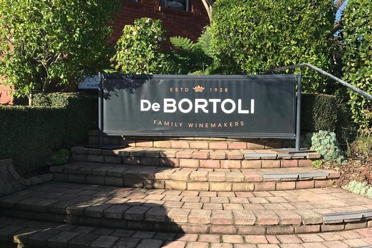 egy tábla a Be Botolph családi borászat bejáratához