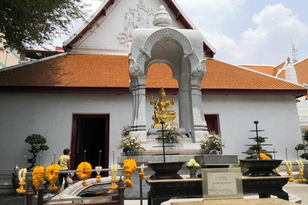 sebuah gereja dengan air pancut di hadapan sebuah bangunan
