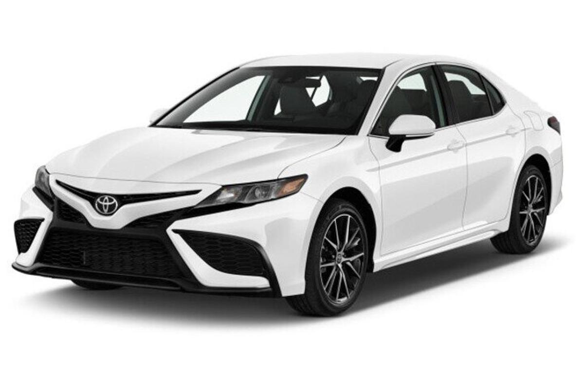 bílá Toyota Corolla Altis Hybrid