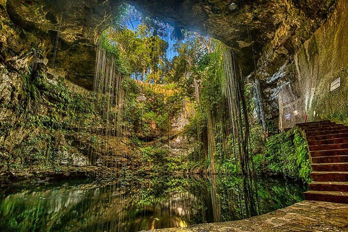 un dipinto di una grotta con un fiume e delle scale