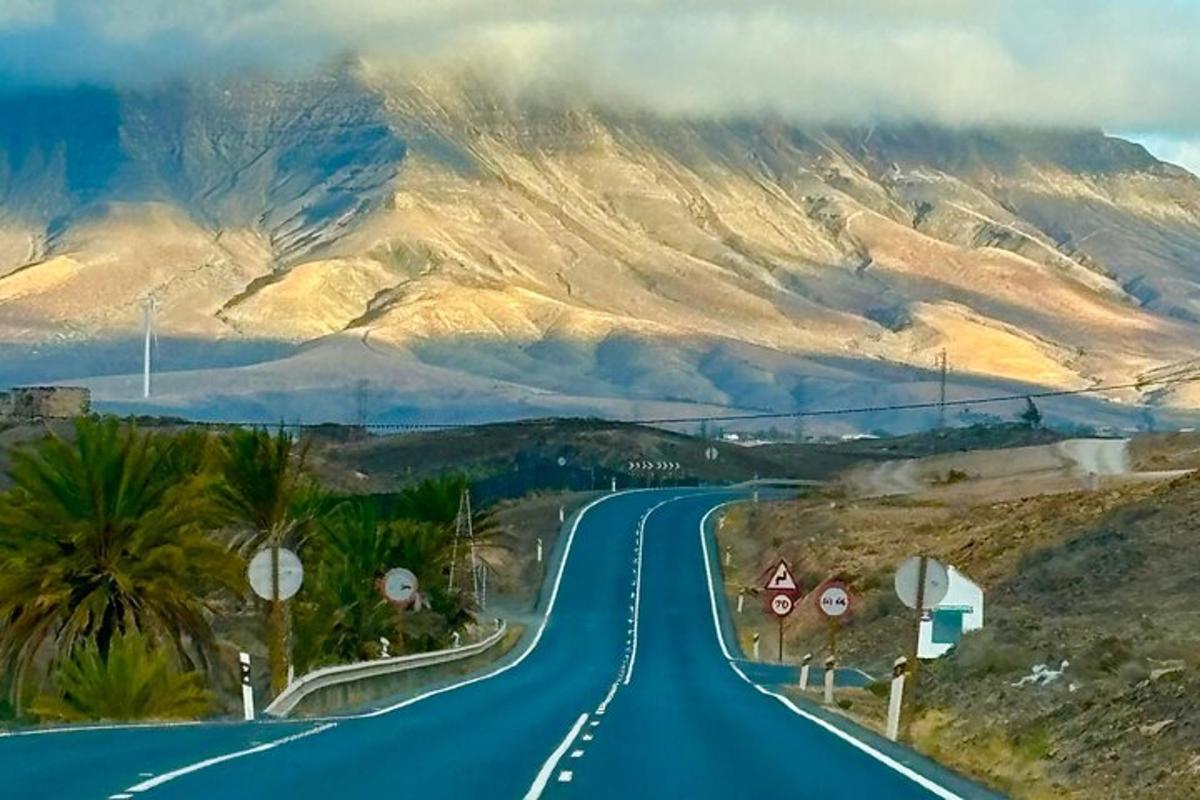 празан пут усред планине
