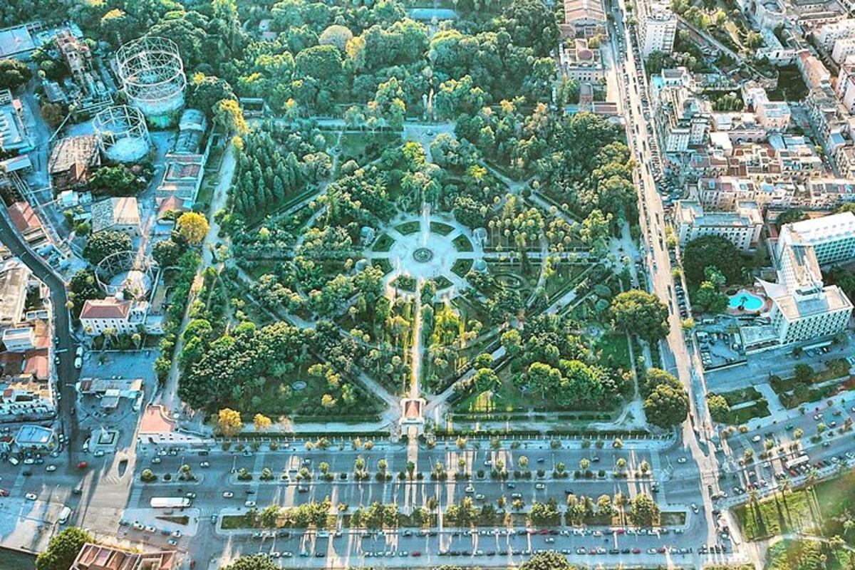 vista aèria d'un parc temàtic d'una ciutat