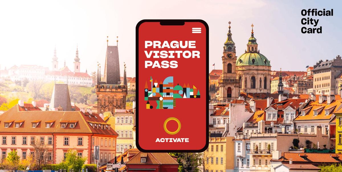 telefonní cedule s výhledem na město