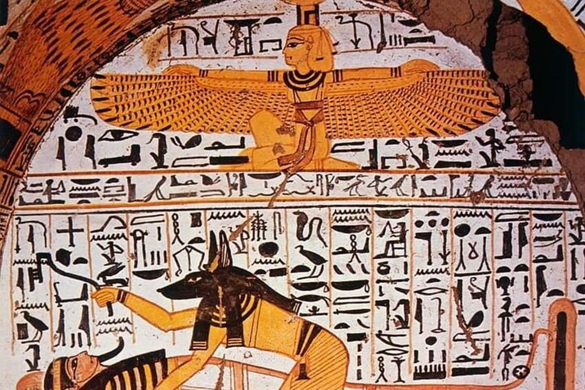 un dipinto di Aaraoh e di una persona su un manufatto