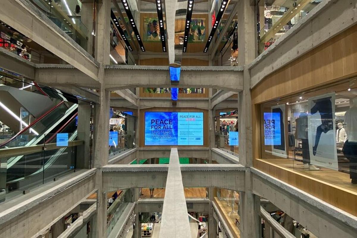pohled na nákupní centrum zevnitř
