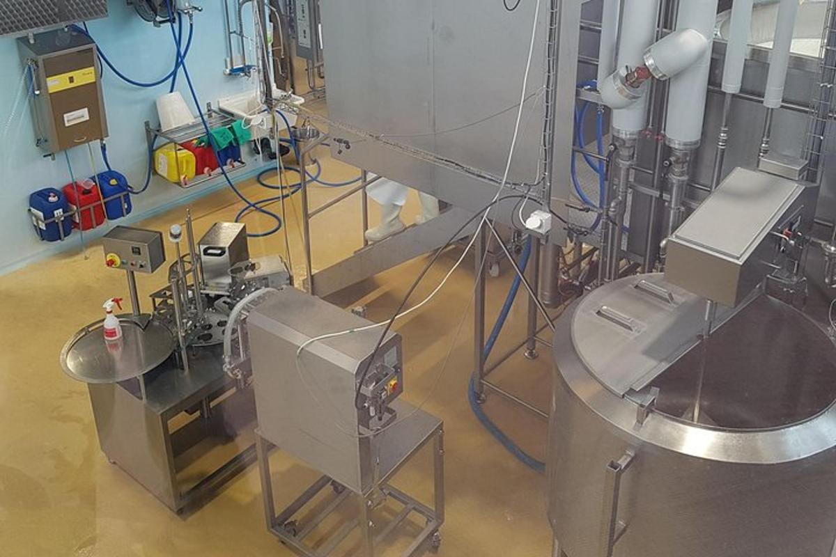 egy laboratórium képe egy géppel