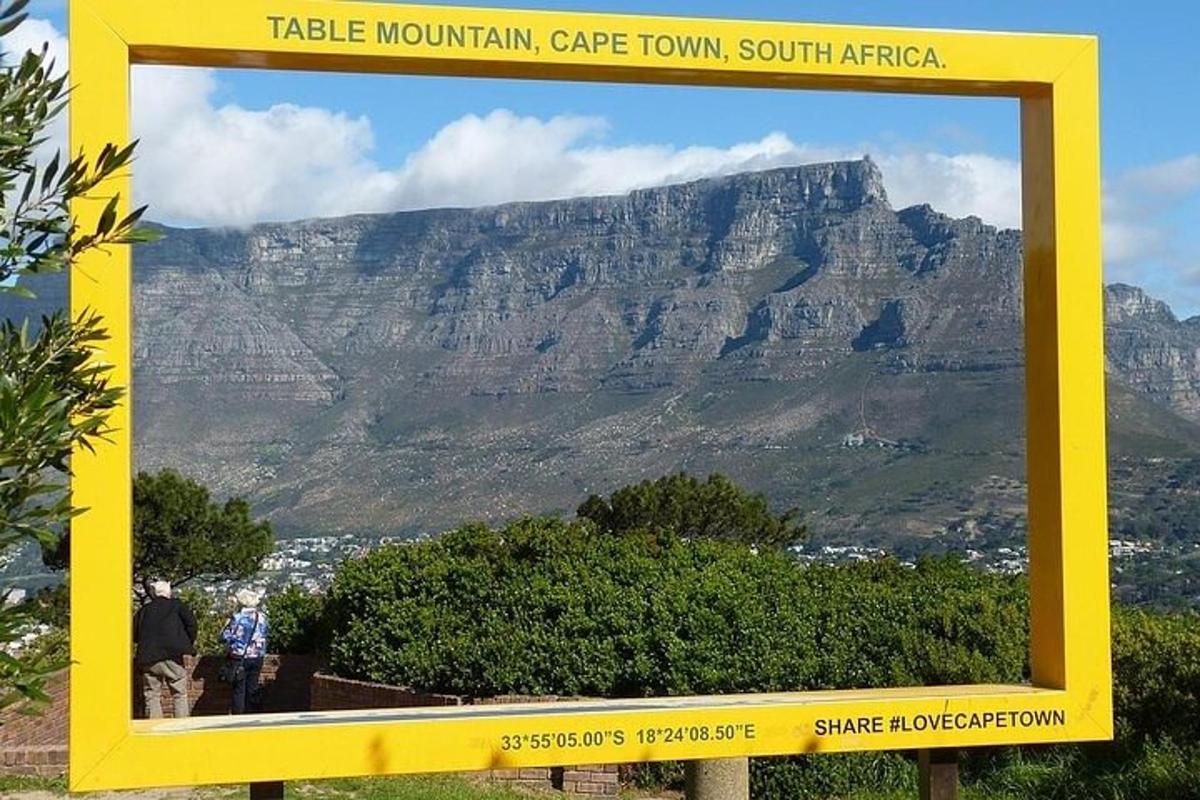 una foto della Table Mountain a Città del Capo e in Sudafrica