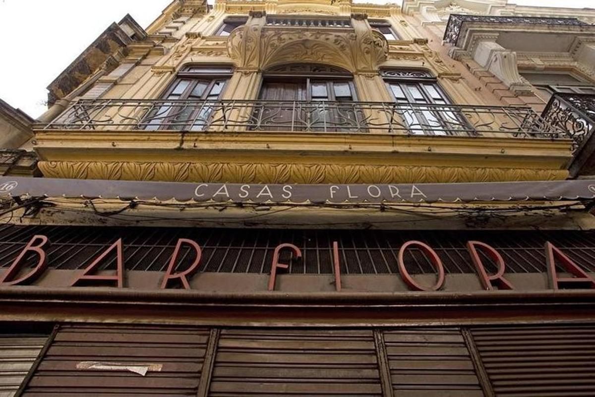 un cartello sulla facciata di un edificio