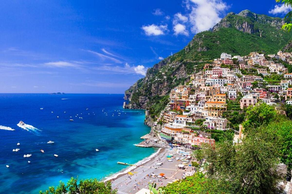 tanawin ng positano sa baybayin ng amalfi