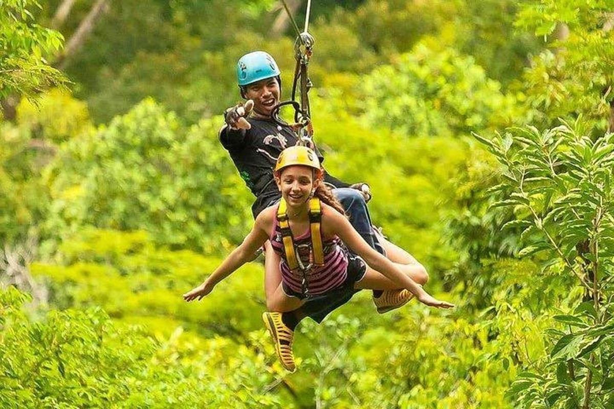 muž a dívka na zip line