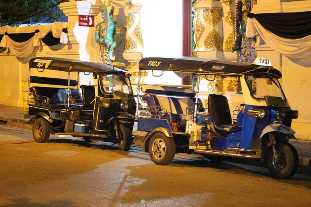 kereta golf kecil diletakkan di jalan bandar