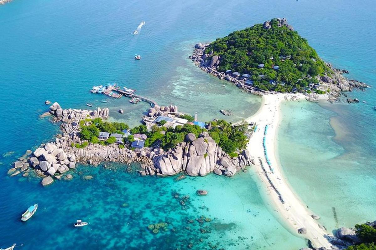 海洋中岛屿的鸟瞰图