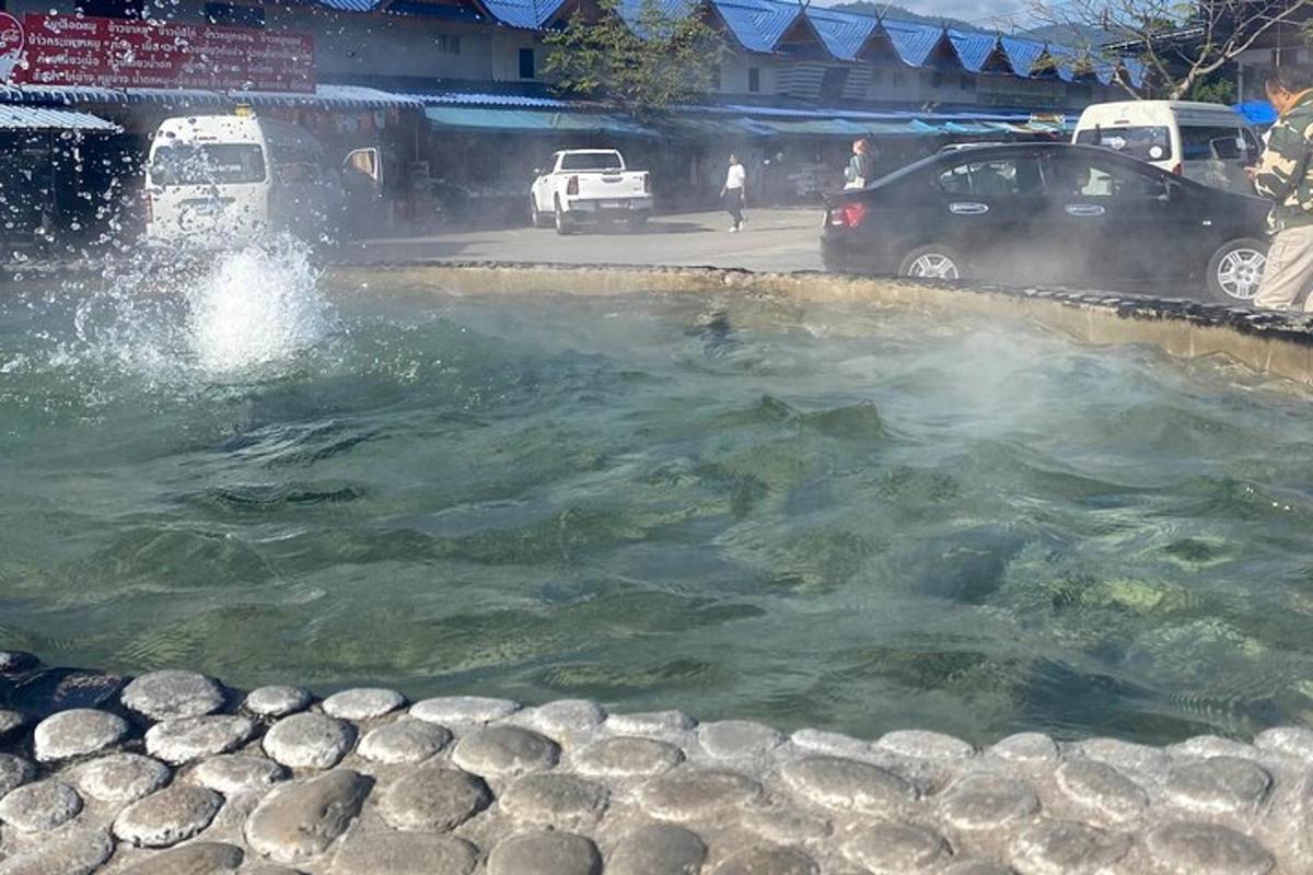 pancutan air di tengah jalan