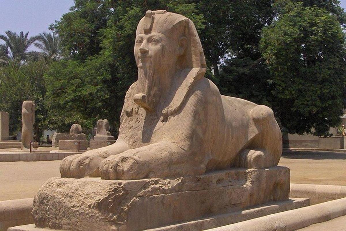 a statue of a lion sitting in a park