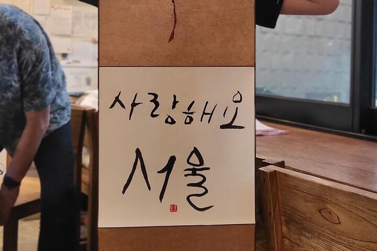cedule s japonským písmem na krabici