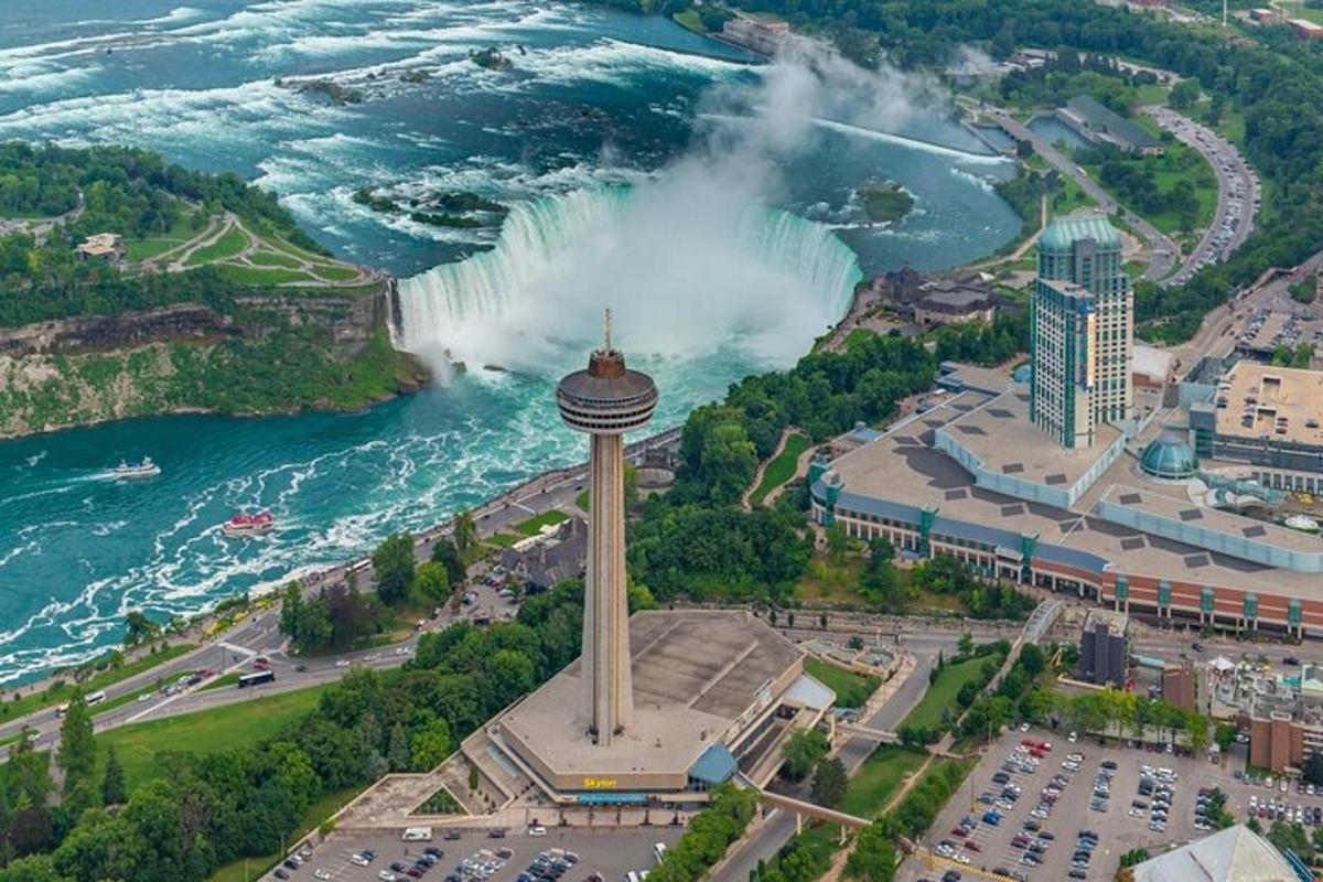 Una vista aérea de las cataratas del Niágara y la niosfera.