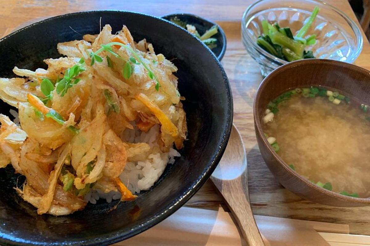 一碗米饭和一碗汤