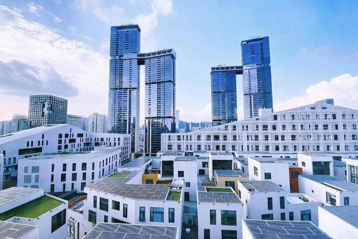 高楼林立的城市景观