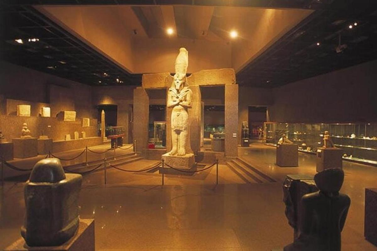 muuseum, mille keskel on kuju