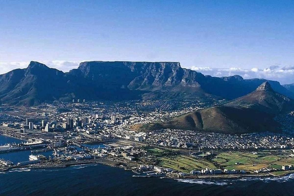 Pogled iz zraka na Cape Town in Table Mountain