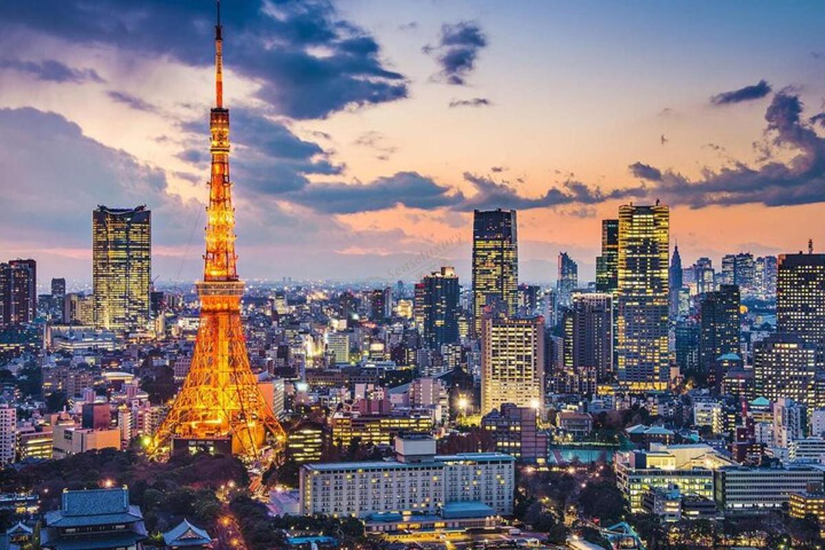 latar langit bandar dengan menara eiffel pada waktu malam