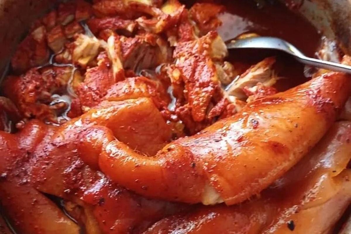 semangkuk makanan dengan sudu di dalamnya