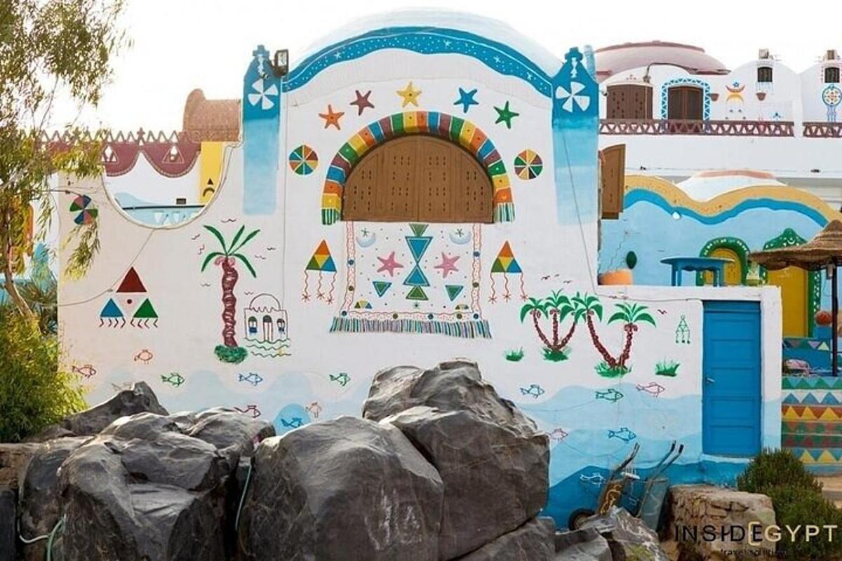 um mural na lateral de um prédio