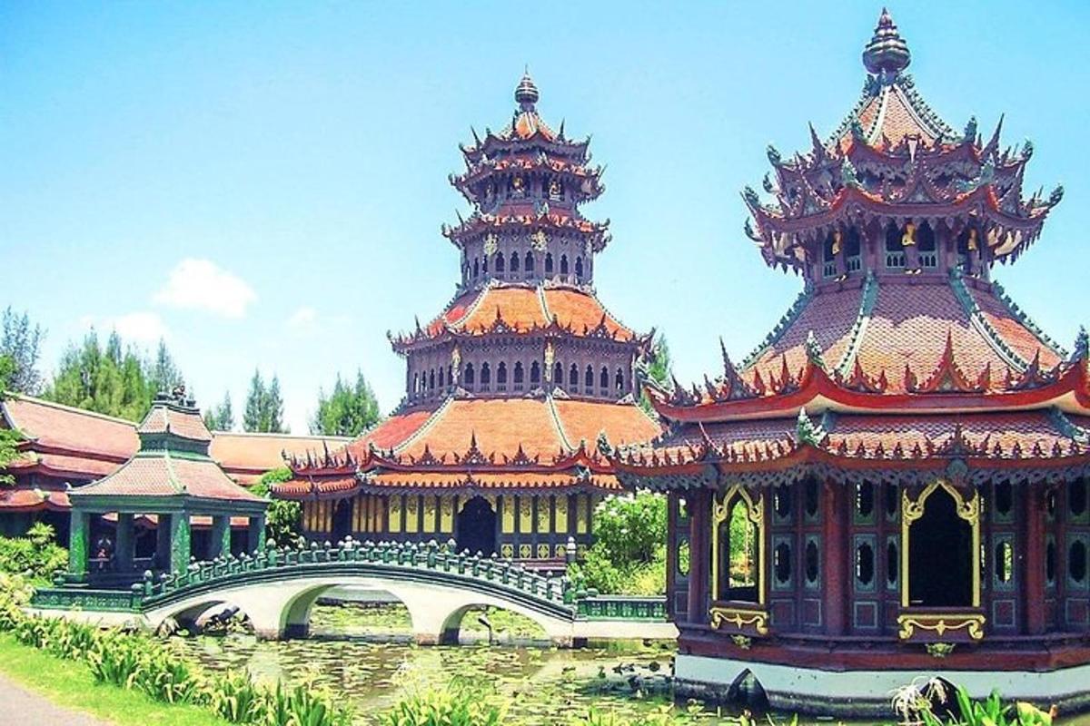 un grande edificio con due torri in un parco