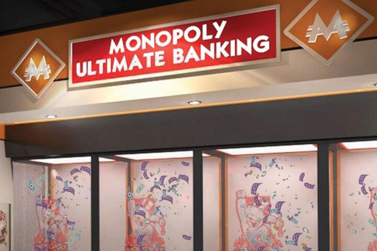 cedule s nápisem Monopoly Ultimate Banking v obchodě