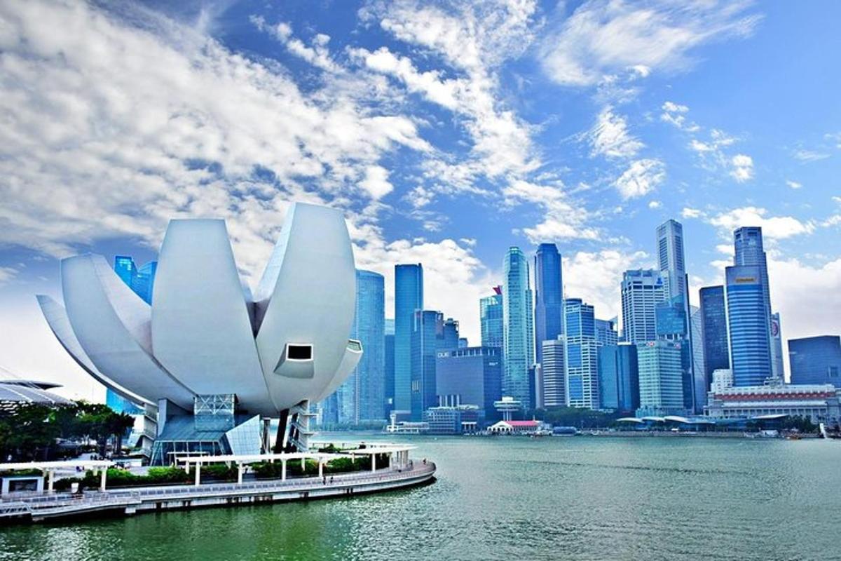 pemandangan bandar dari air dengan