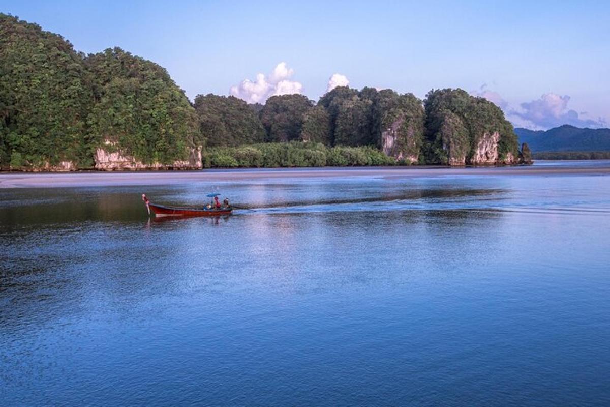 paat suurel veekogul