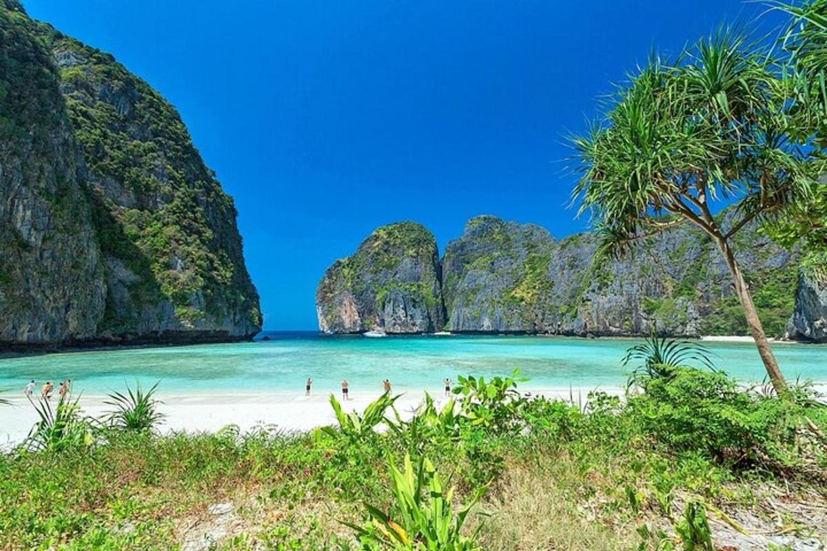 orang di pantai di coron palawan coron palawan filipina