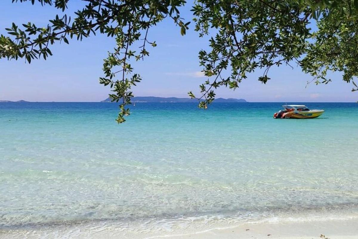 a boat sitting in the water on the beach