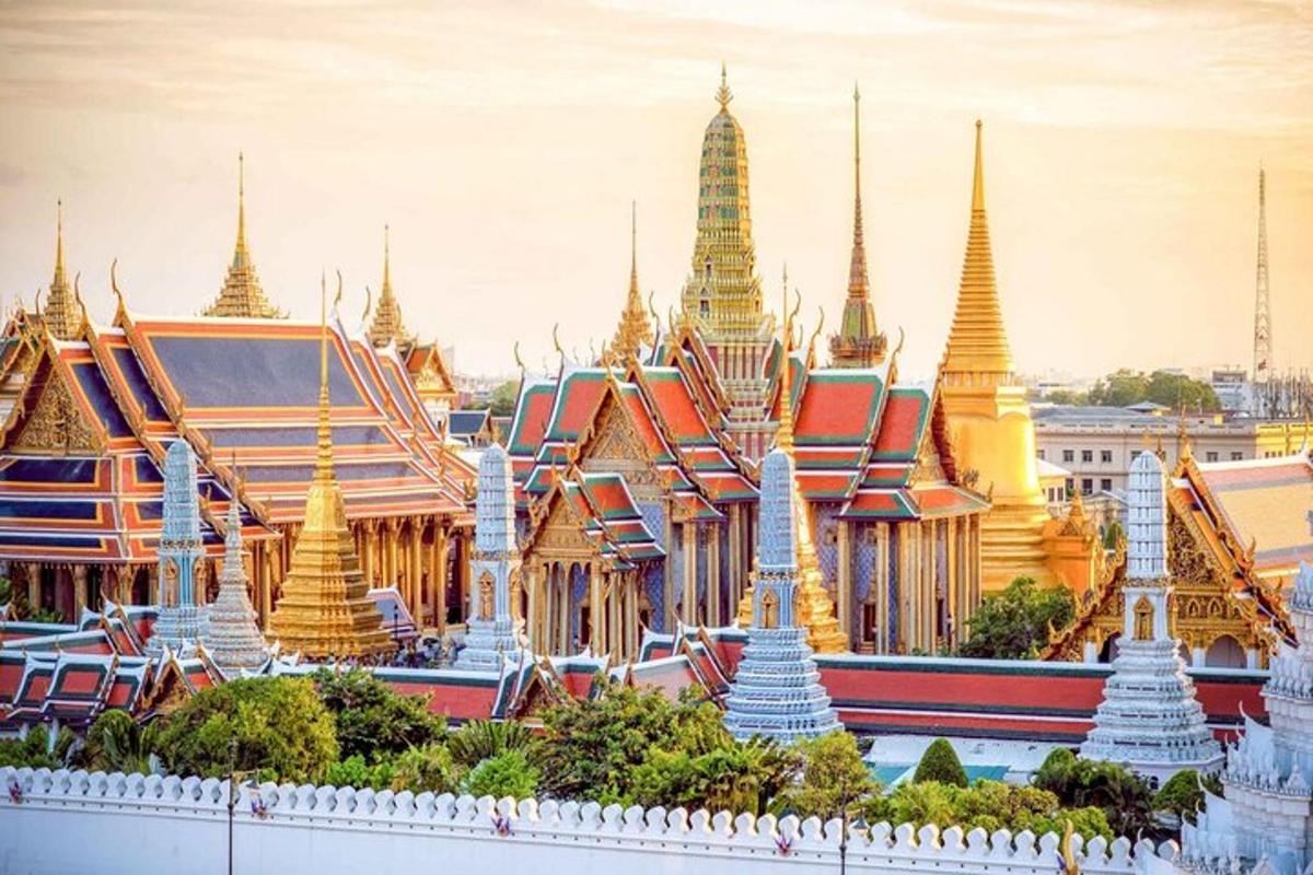 một nhóm đền chùa trong một thành phố