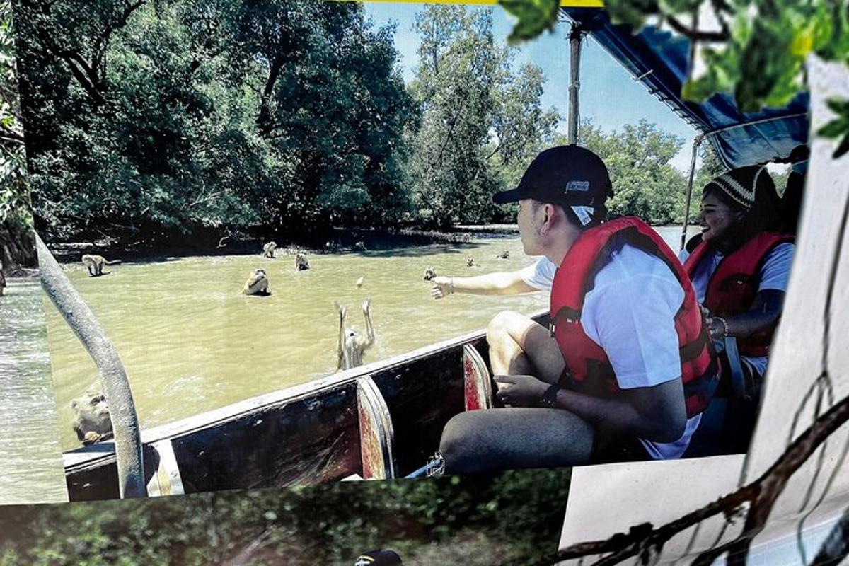 skupina lidí jedoucích na lodi po řece