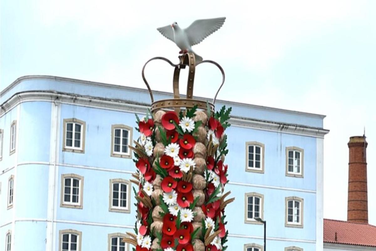 una decorazione natalizia davanti a un edificio