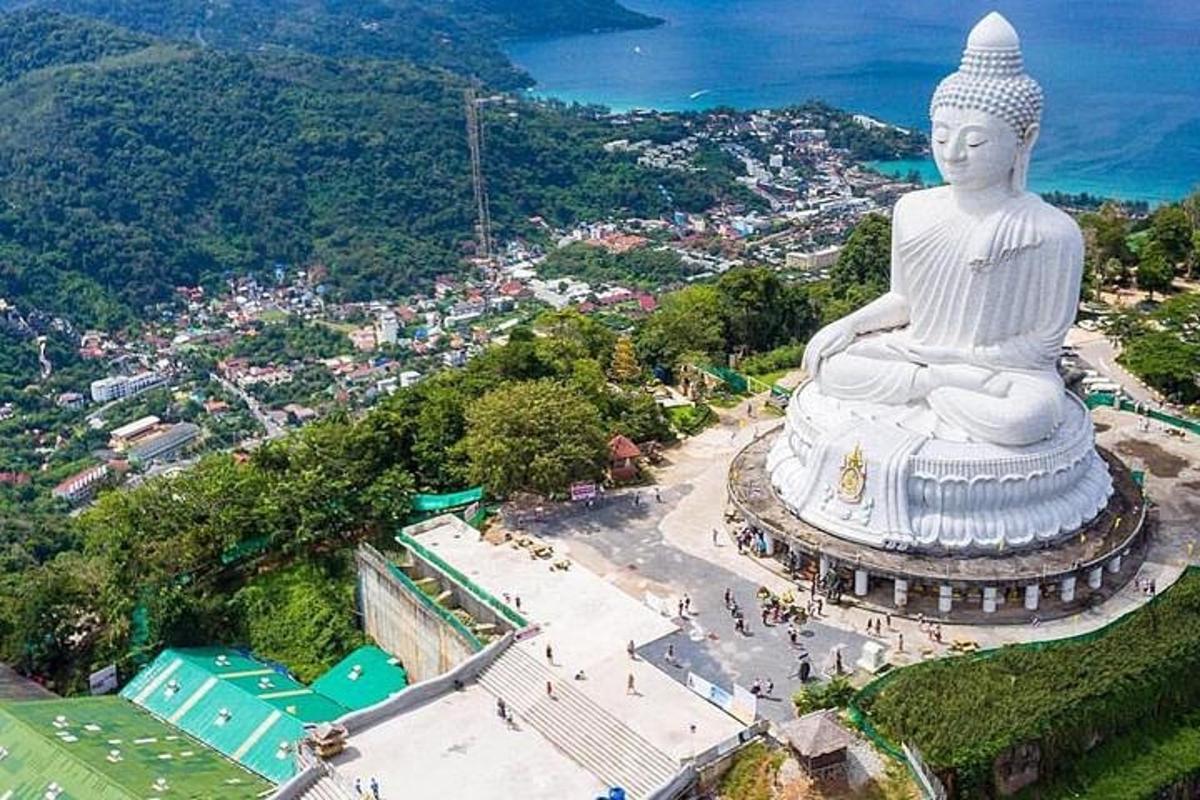 en luftfoto af den kæmpe Buddha-statue