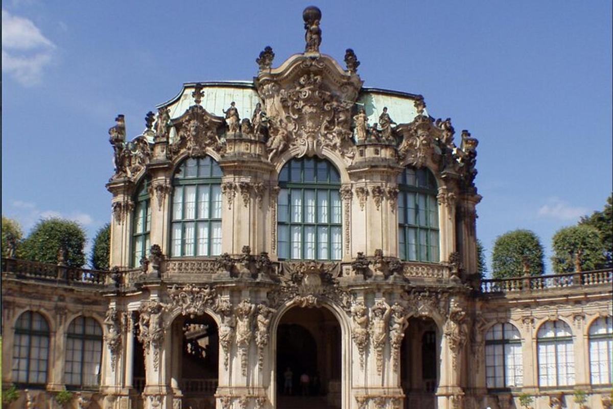 an ornate building with a lot of windows
