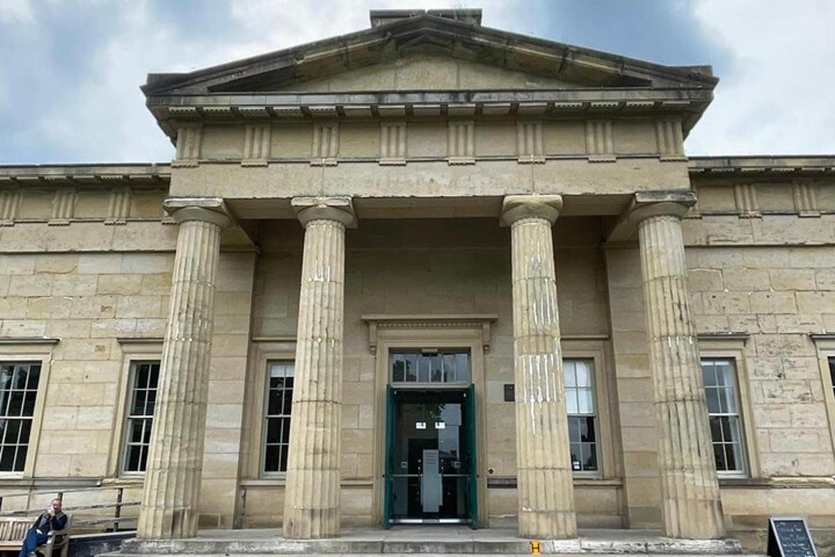a building with columns in front of it