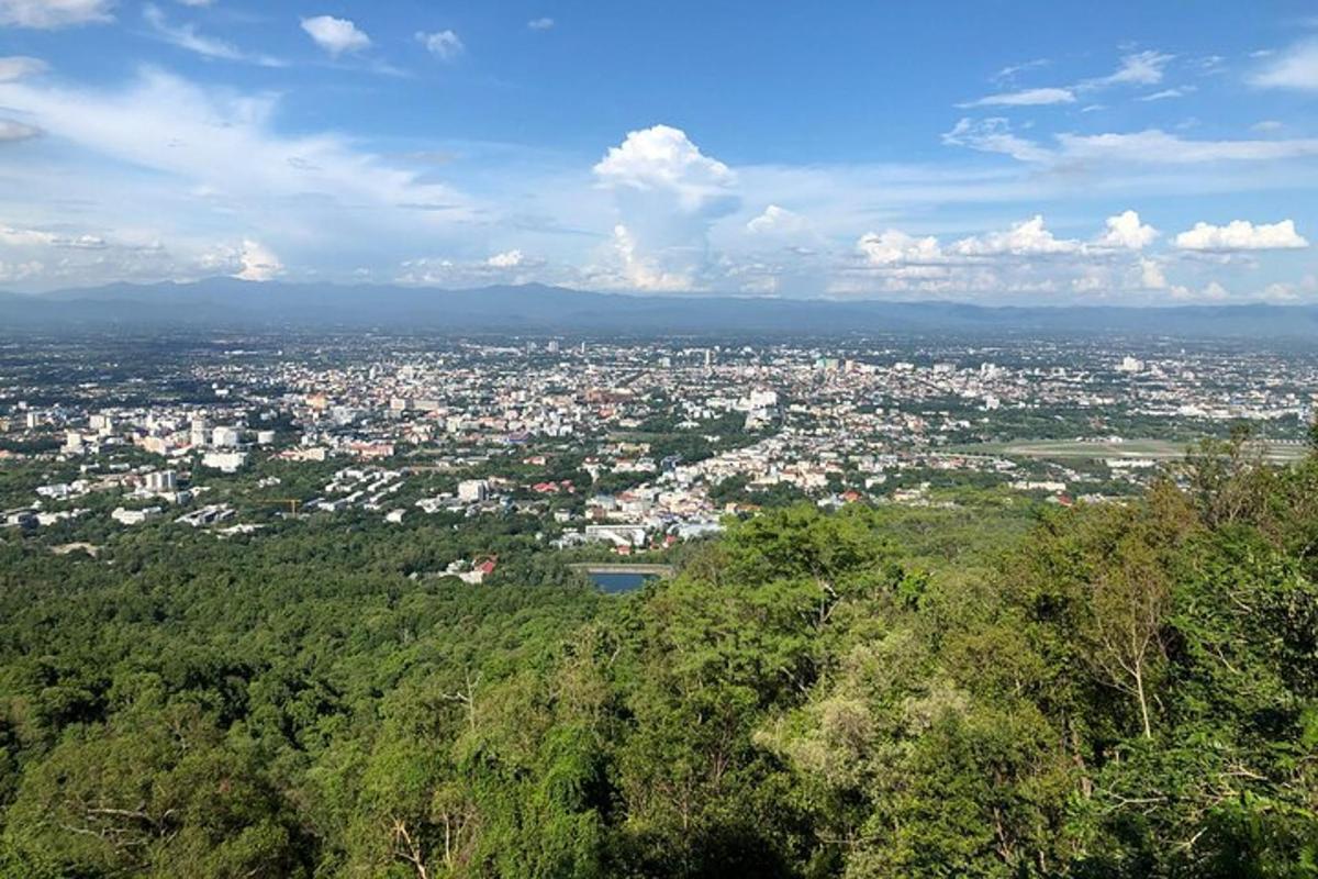 pohľad na mesto z vrcholu kopca