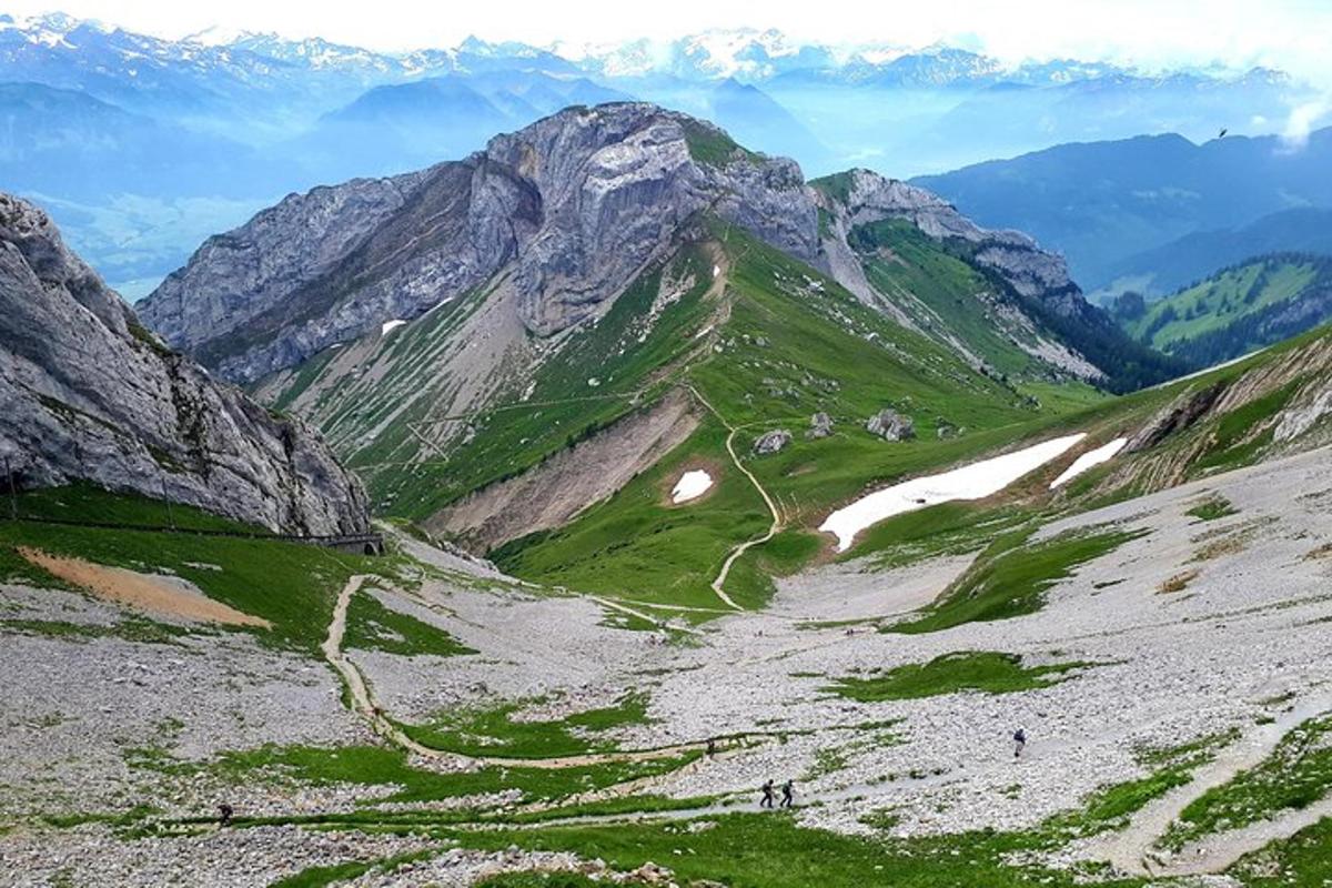 pemandangan gunung dengan latar belakang gunung