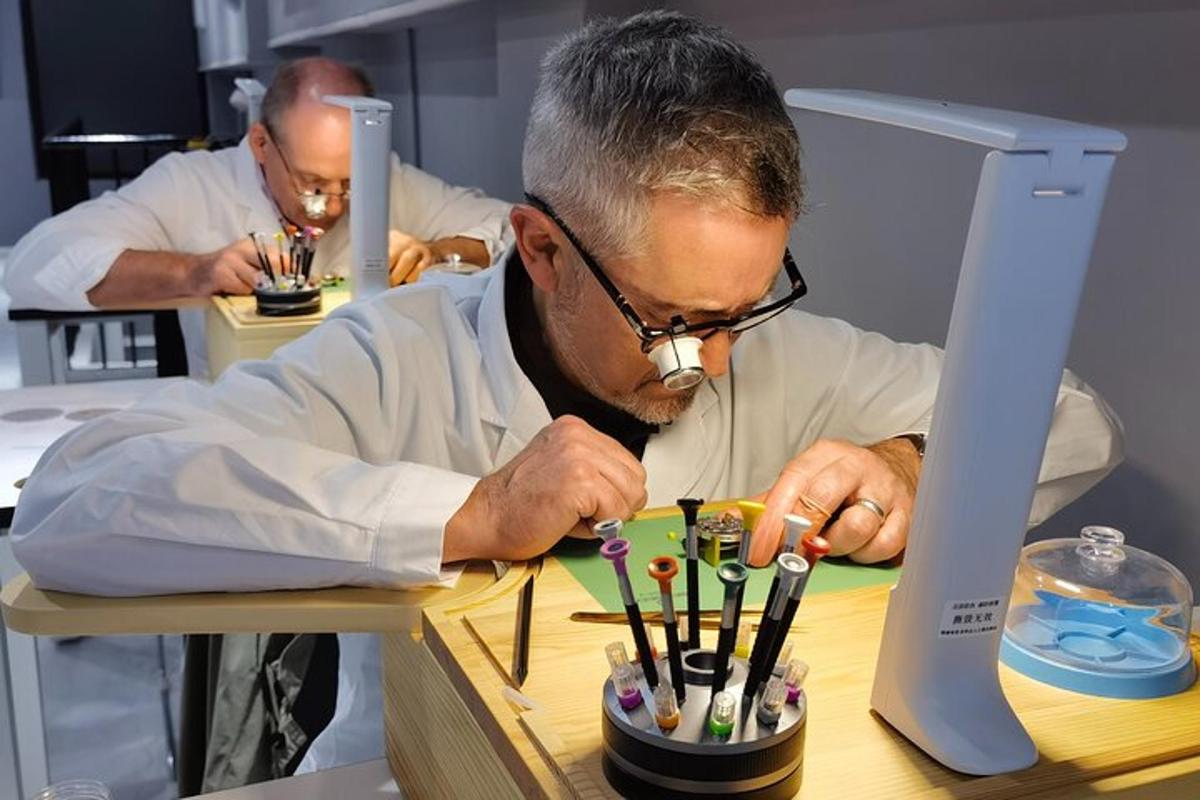 čovjek u laboratoriju radi na uređaju